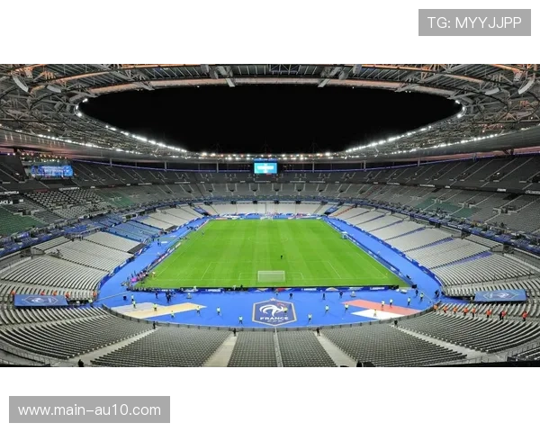 欧冠球场建筑演变：诺坎普翻新后首秀，融合传统与现代科技